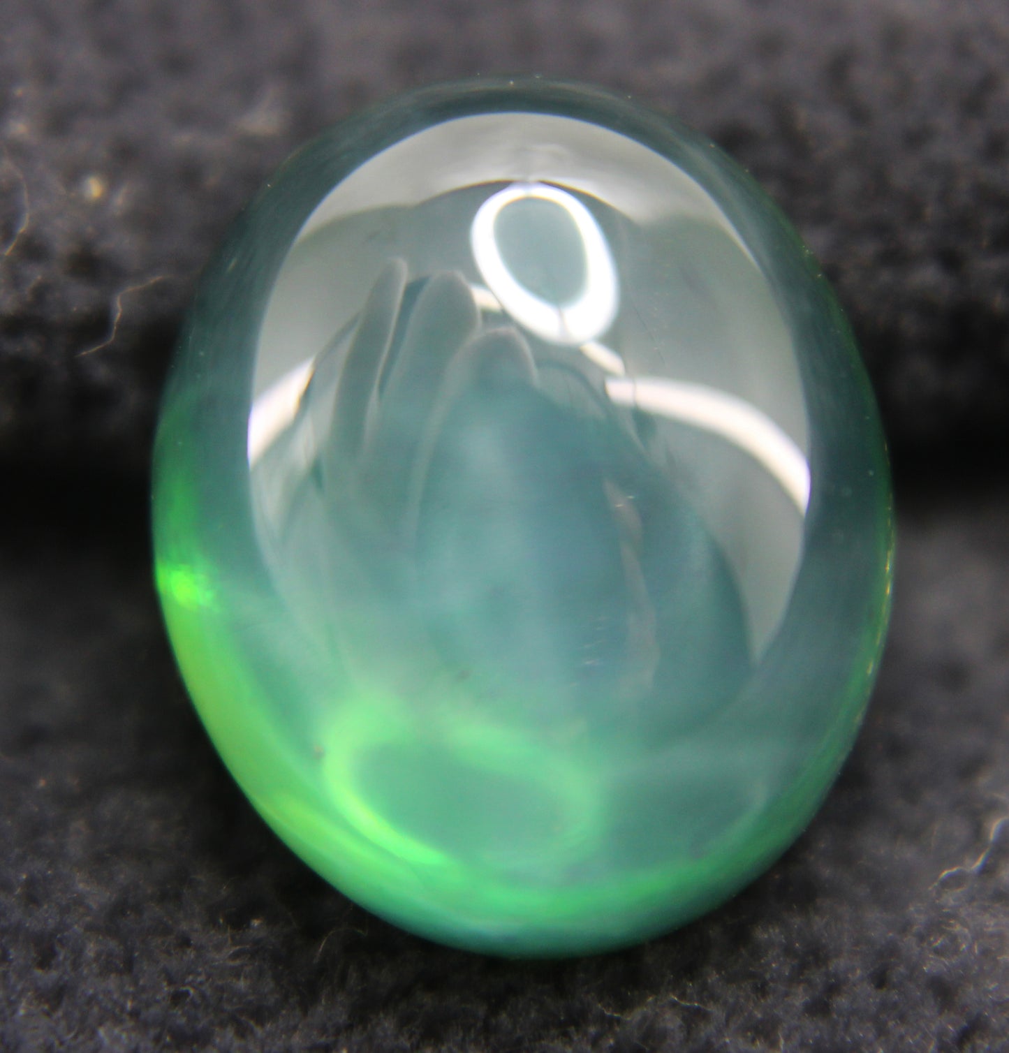 7.95 Ct 6 Rays Certified Green Star Sapphire Cabochon Losse Gemstone