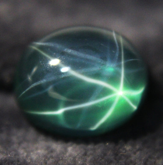 7.95 Ct 6 Rays Certified Green Star Sapphire Cabochon Losse Gemstone